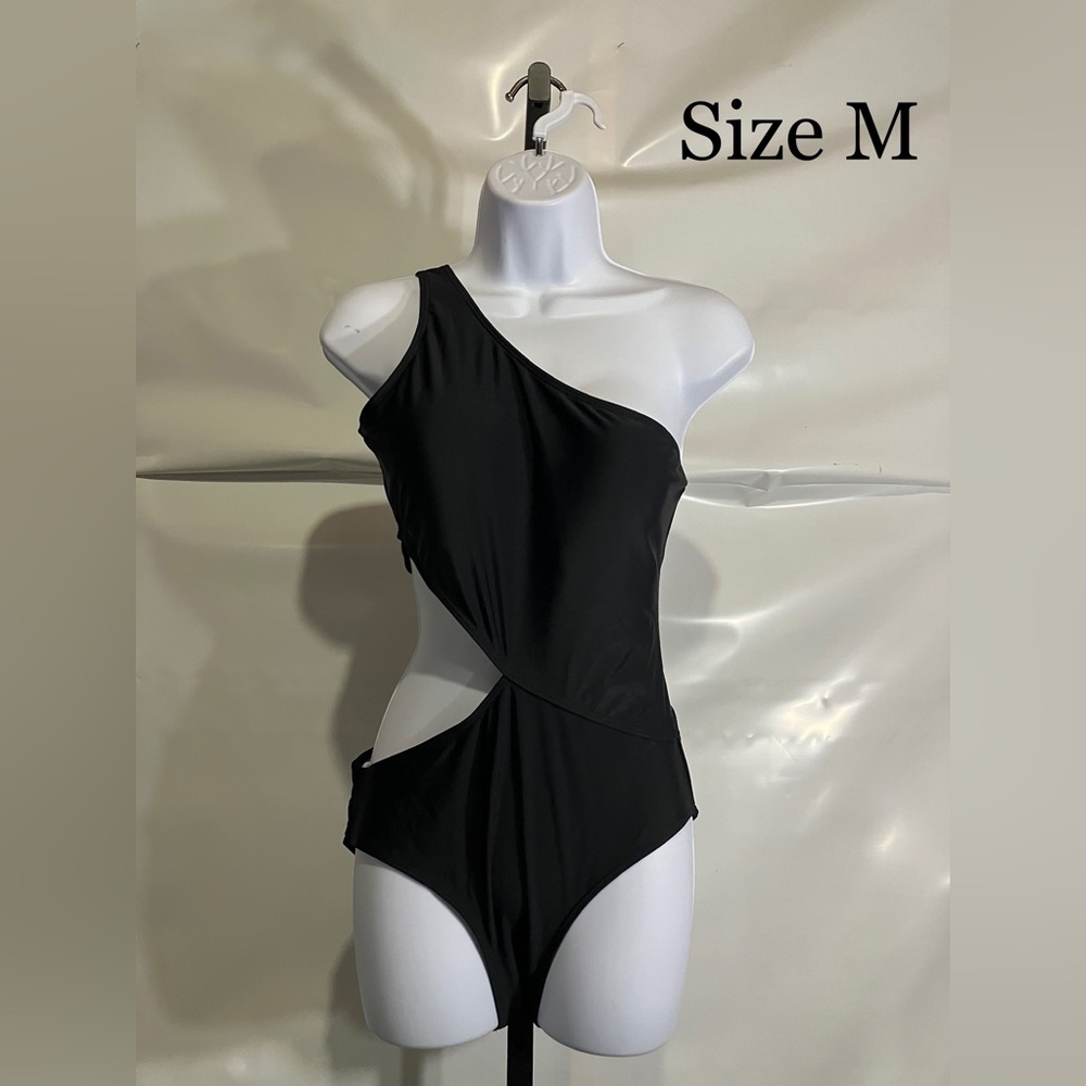 Women’s One Piece Swimsuit Size Medium